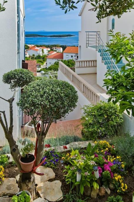 Apartman Tino With Two Sunny Terace Хвар Экстерьер фото
