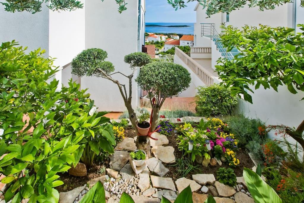 Apartman Tino With Two Sunny Terace Хвар Экстерьер фото