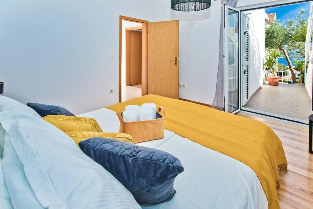 Apartman Tino With Two Sunny Terace Хвар Экстерьер фото